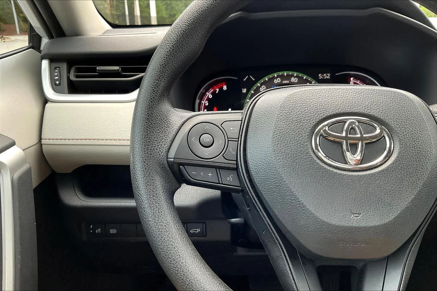 Used 2025 Ice Cap Toyota XLE image 24