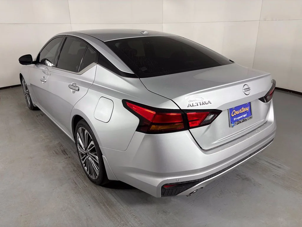 Used 2024 Silver Nissan 2.5 SL image 6