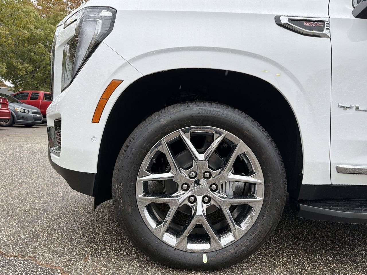 Used 2026 Summit White GMC Elevation image 28