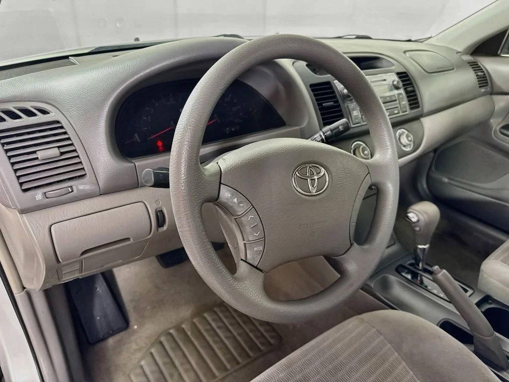 Used 2005 Lunar Mist Metallic Toyota STD image 10