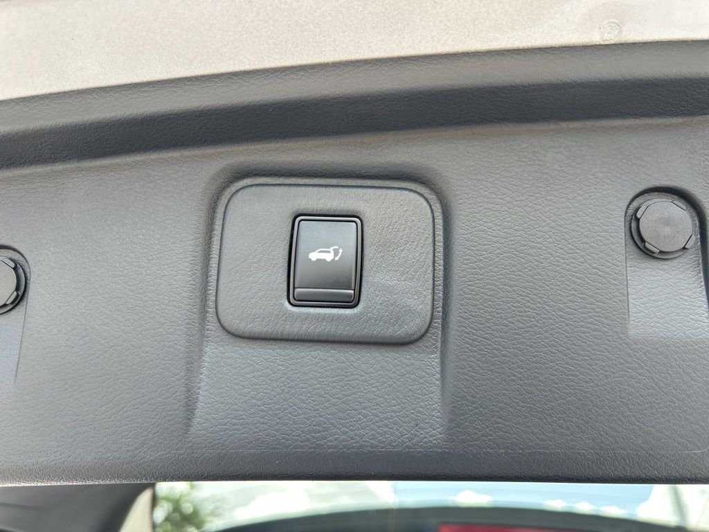 Used 2024 Silver Nissan SL image 53