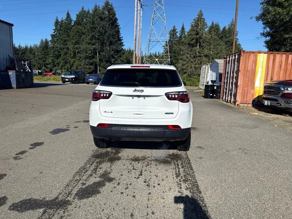 Used 2024 White Jeep Latitude image 5