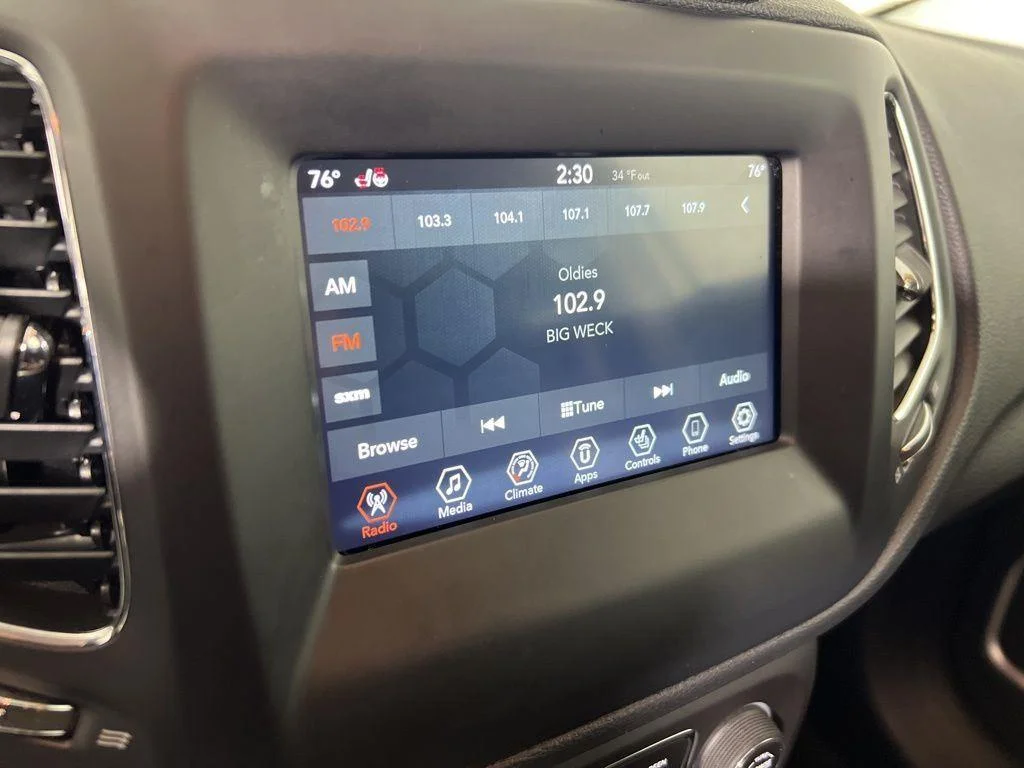 Used 2019 White Clearcoat Jeep Latitude image 17