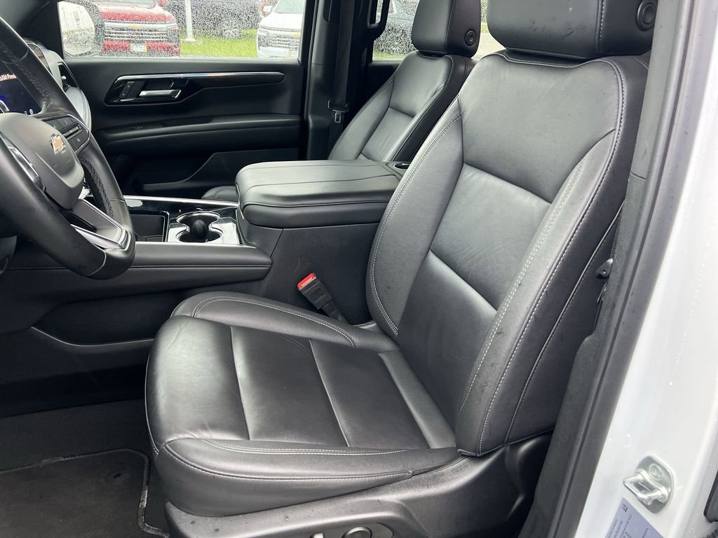 Used 2025 Summit White Chevrolet LT image 18
