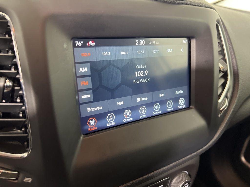 Used 2019 White Clearcoat Jeep Latitude image 17