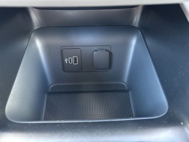 New 2026 Space White Metallic Ford Active image 27