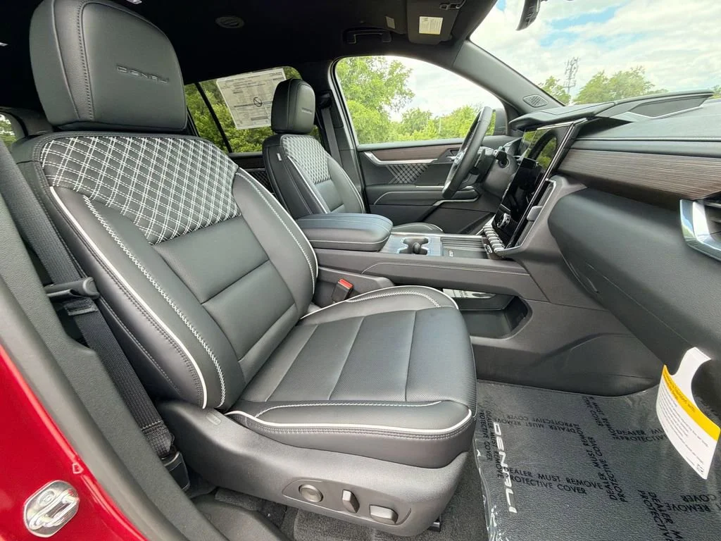 2026 GMC Acadia Denali - Photo 14