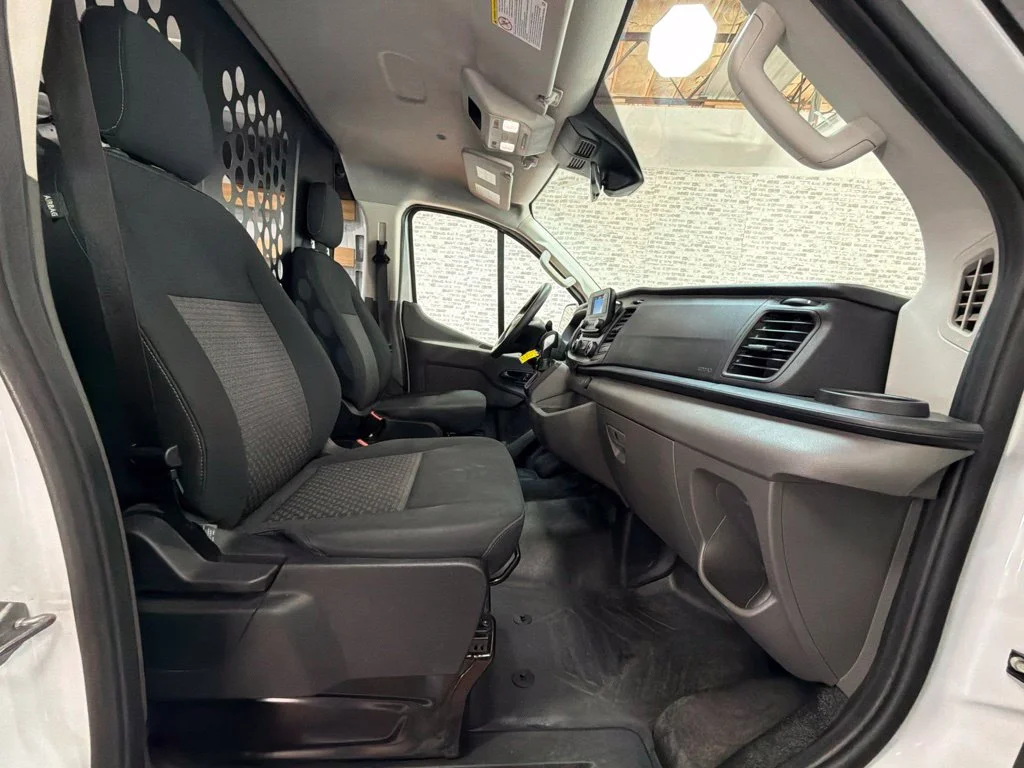 Used 2025 Oxford White Ford Base image 11