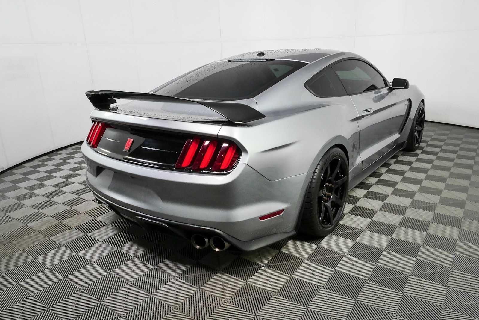 Used 2020 Iconic Silver Ford Shelby GT350R image 3