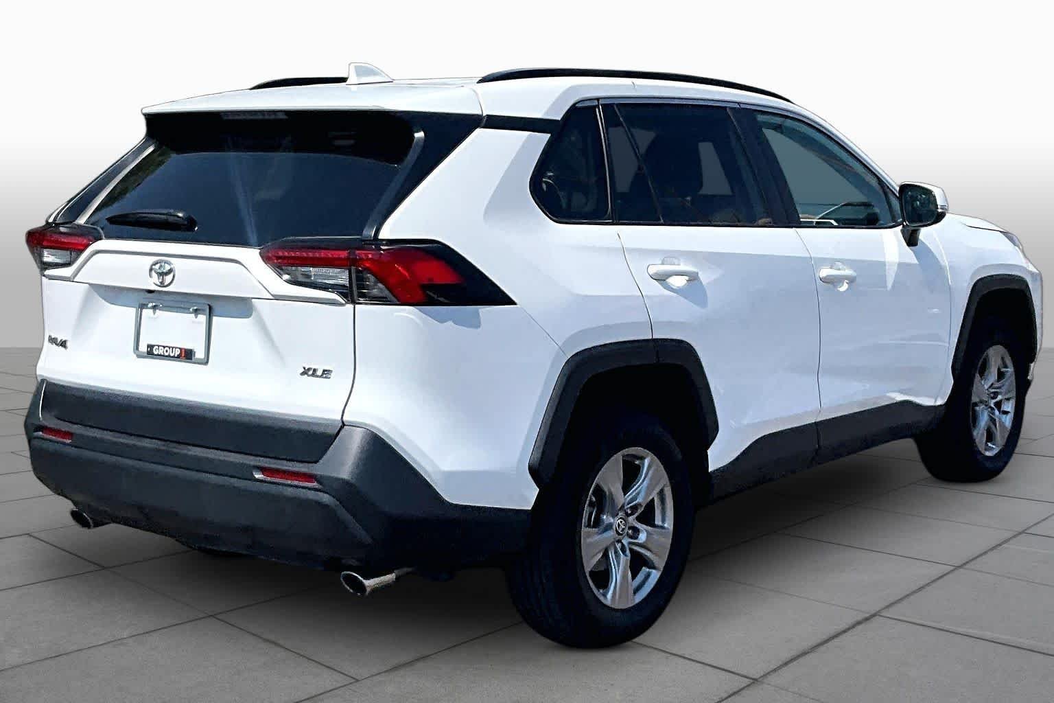 Used 2025 Ice Cap Toyota XLE image 12