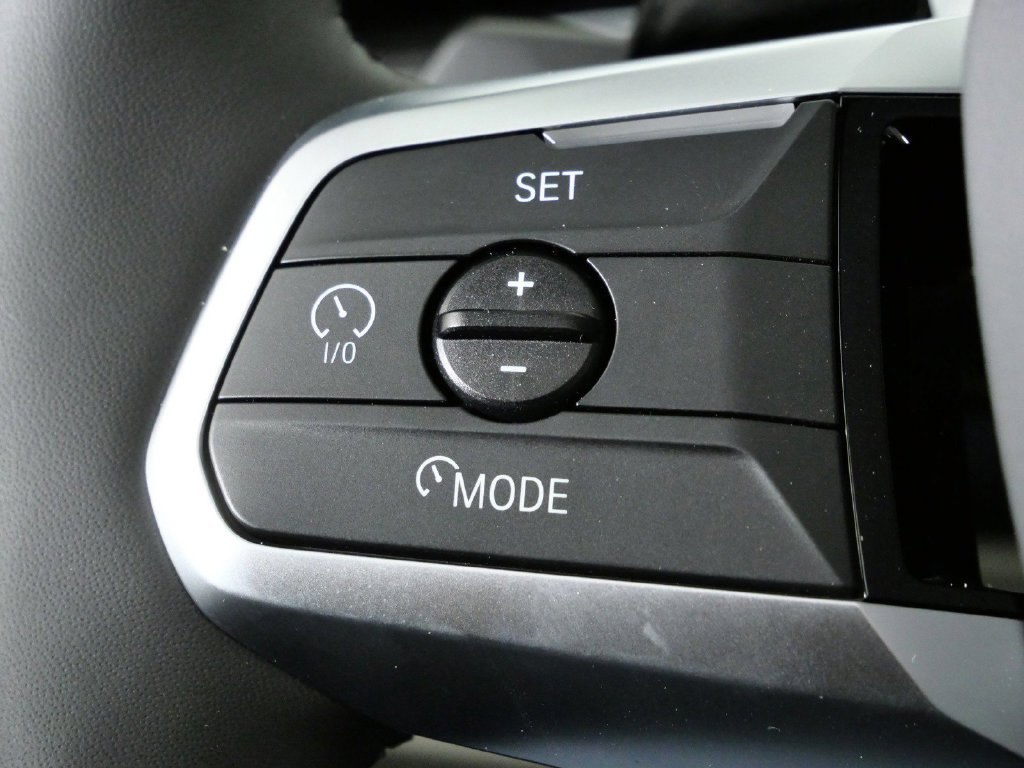 Used 2026 Cape York Green Metallic BMW xDrive28i image 40
