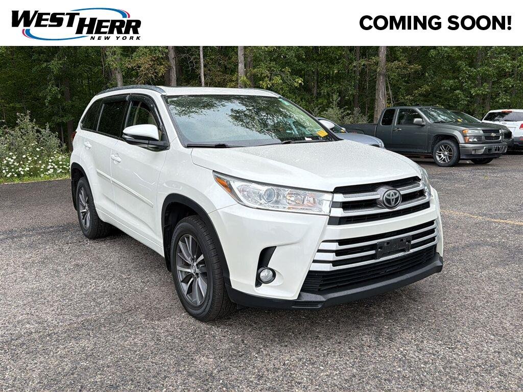 Used 2017 Blizzard Pearl Toyota XLE image 1