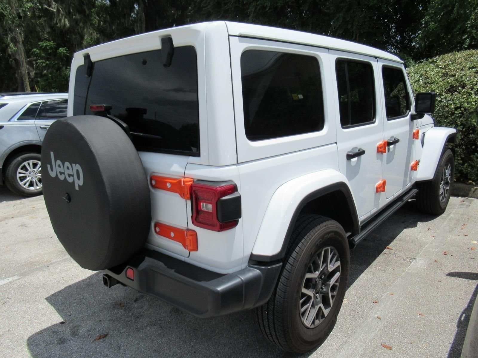Used 2025 White Jeep Sahara image 6