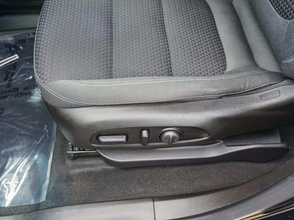 Used 2022 Black Chevrolet 1LT image 19