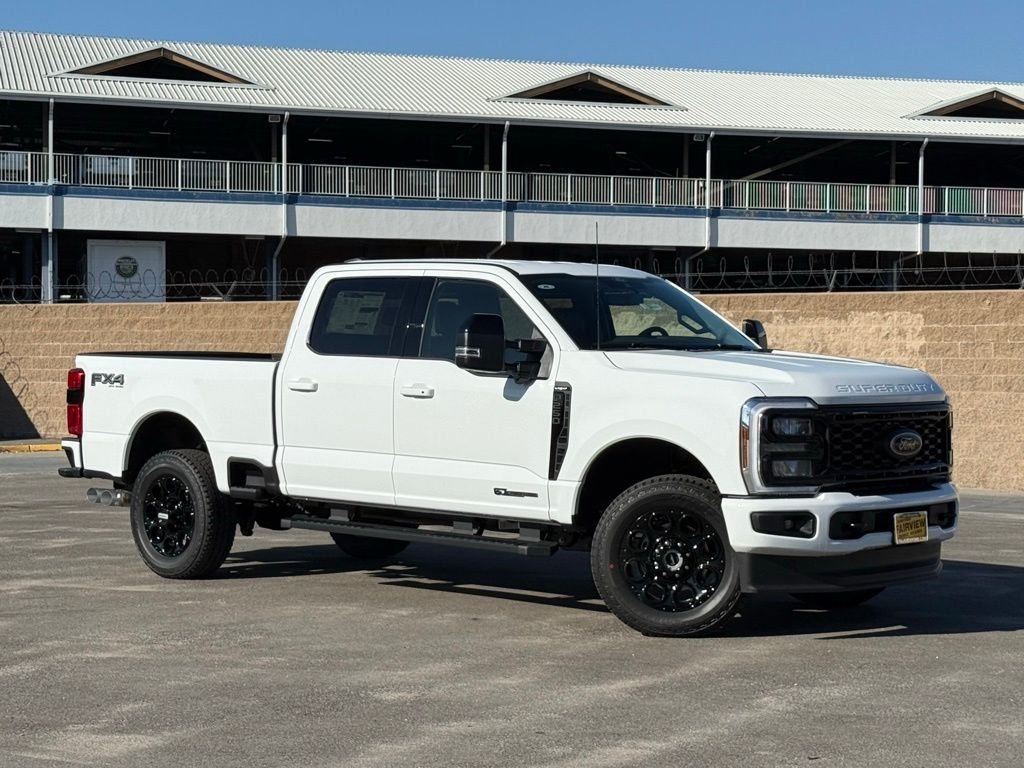 Oxford White 2026 Ford F-250 Super Duty Lariat Crew Cab 4WD Pickup Truck Four-Wheel Drive