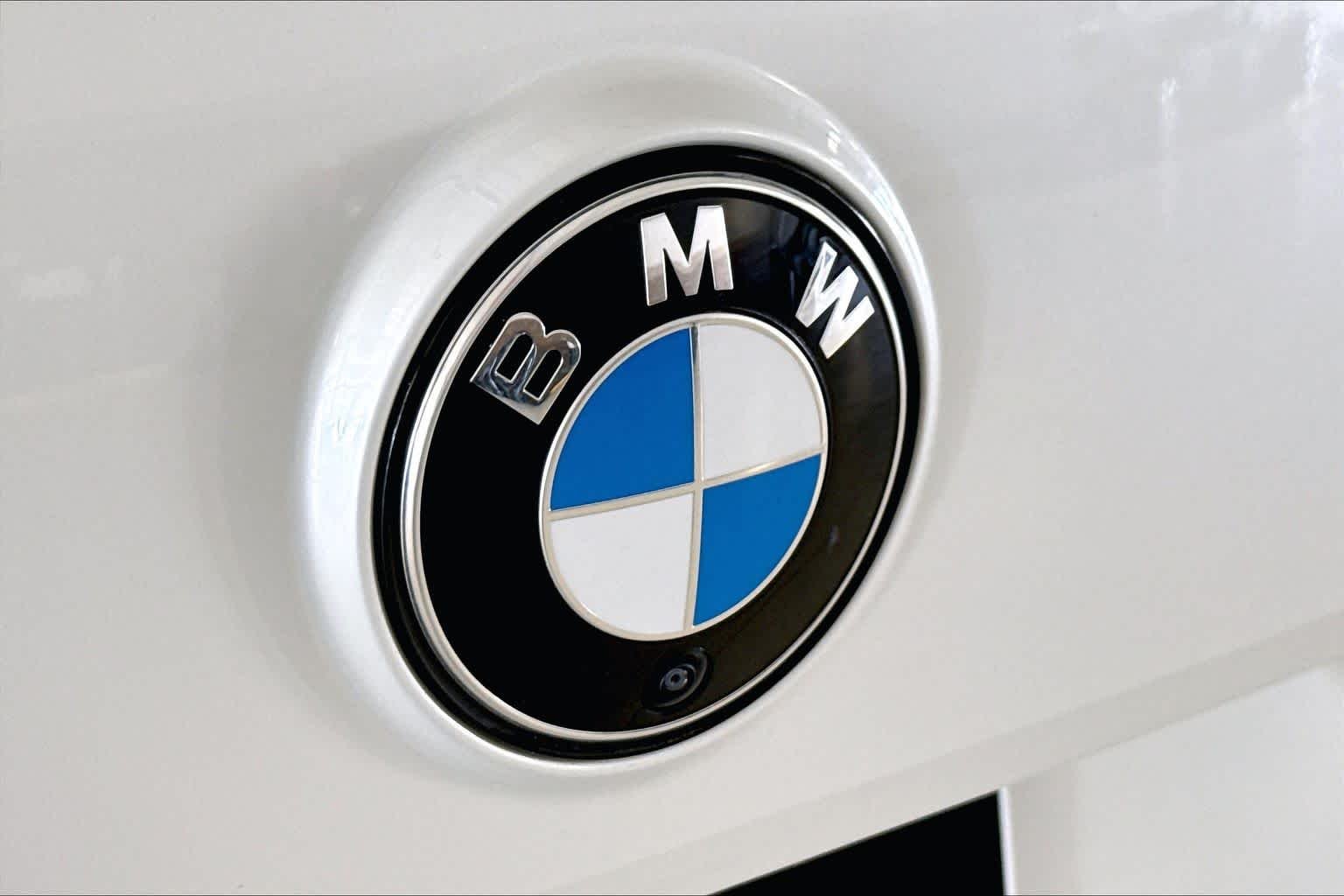 Used 2026 Mineral White Metallic BMW xDrive45 image 28