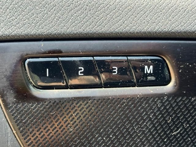 Used 2020 Black Volvo T6 Momentum image 20