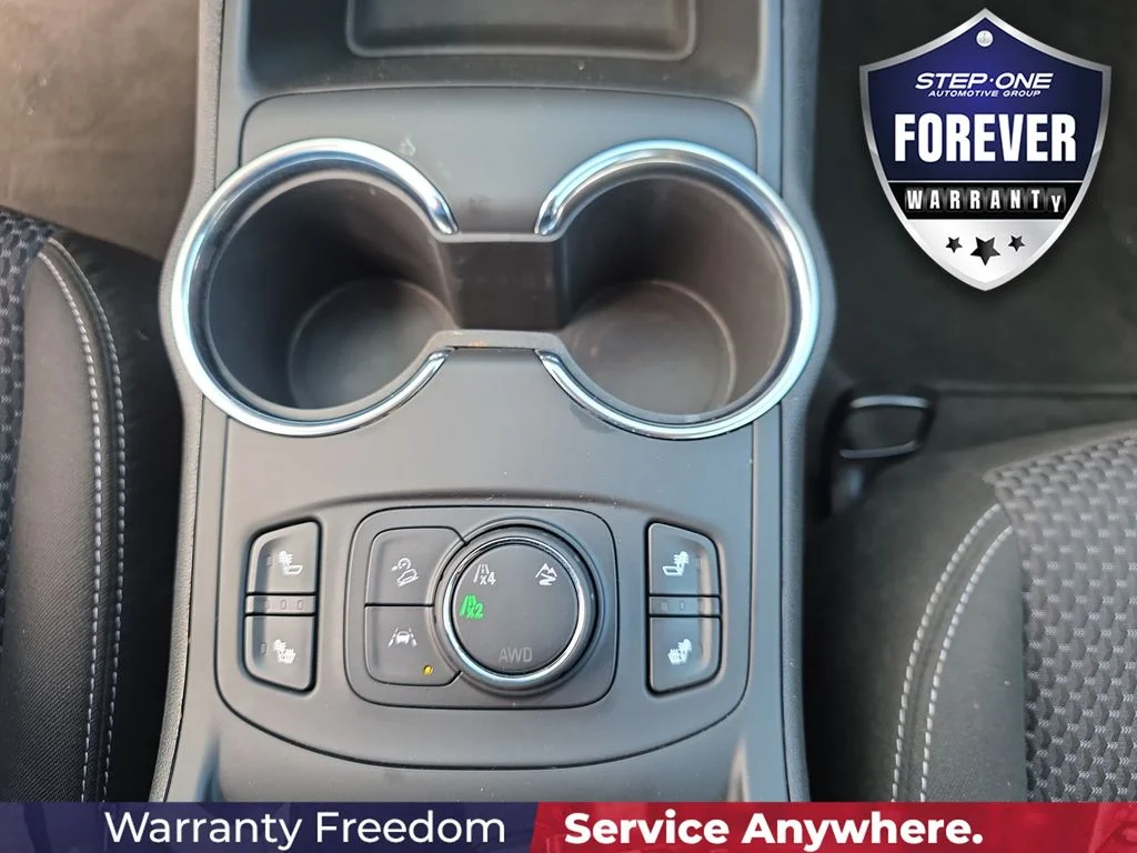 Used 2023 White GMC SLE image 30