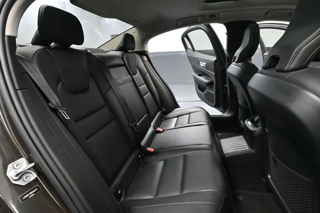 2022 Volvo S60 R-Design Expression - Photo 42