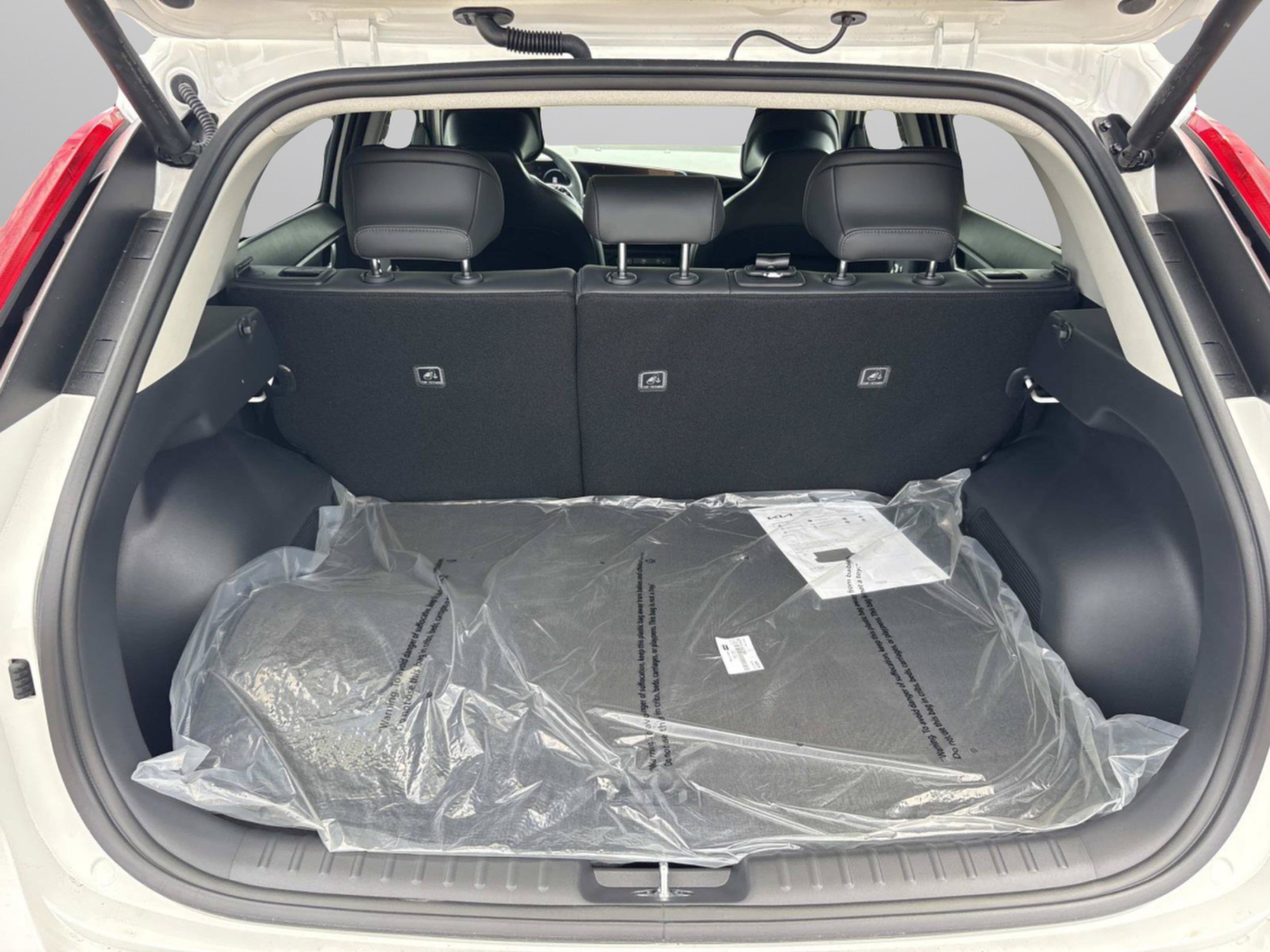 New 2026 Snow White Pearl Kia Wind image 12