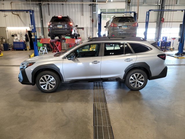 Used 2025 Ice Silver Metallic Subaru Premium image 4