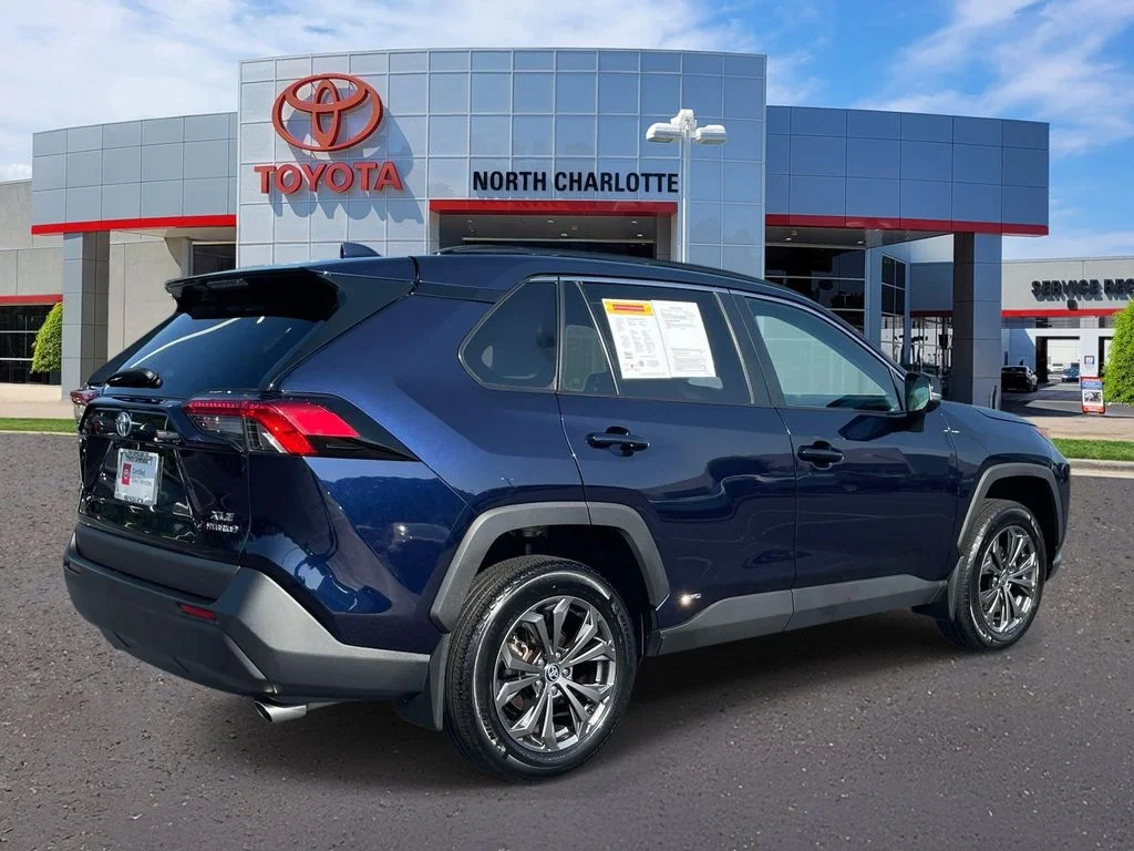 Certified Used 2024  Toyota XLE Premium image 8