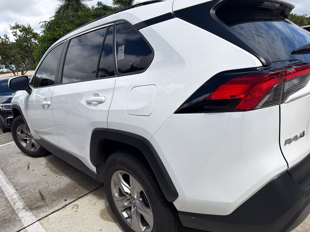 Used 2022 White Toyota XLE image 4