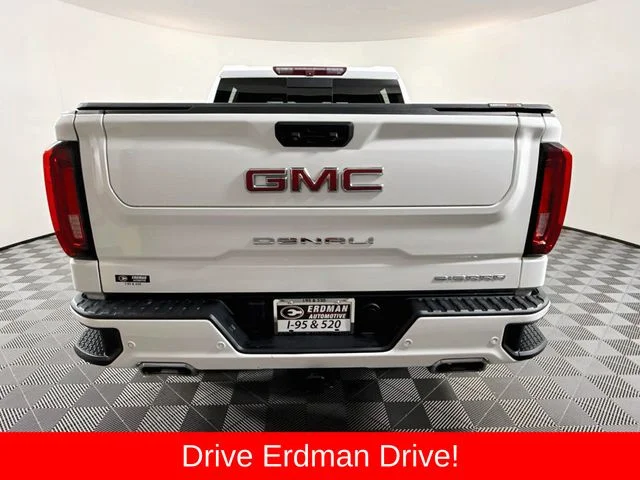Used 2022 White GMC Denali image 21