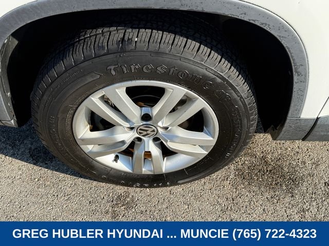Used 2012 White Volkswagen S image 10