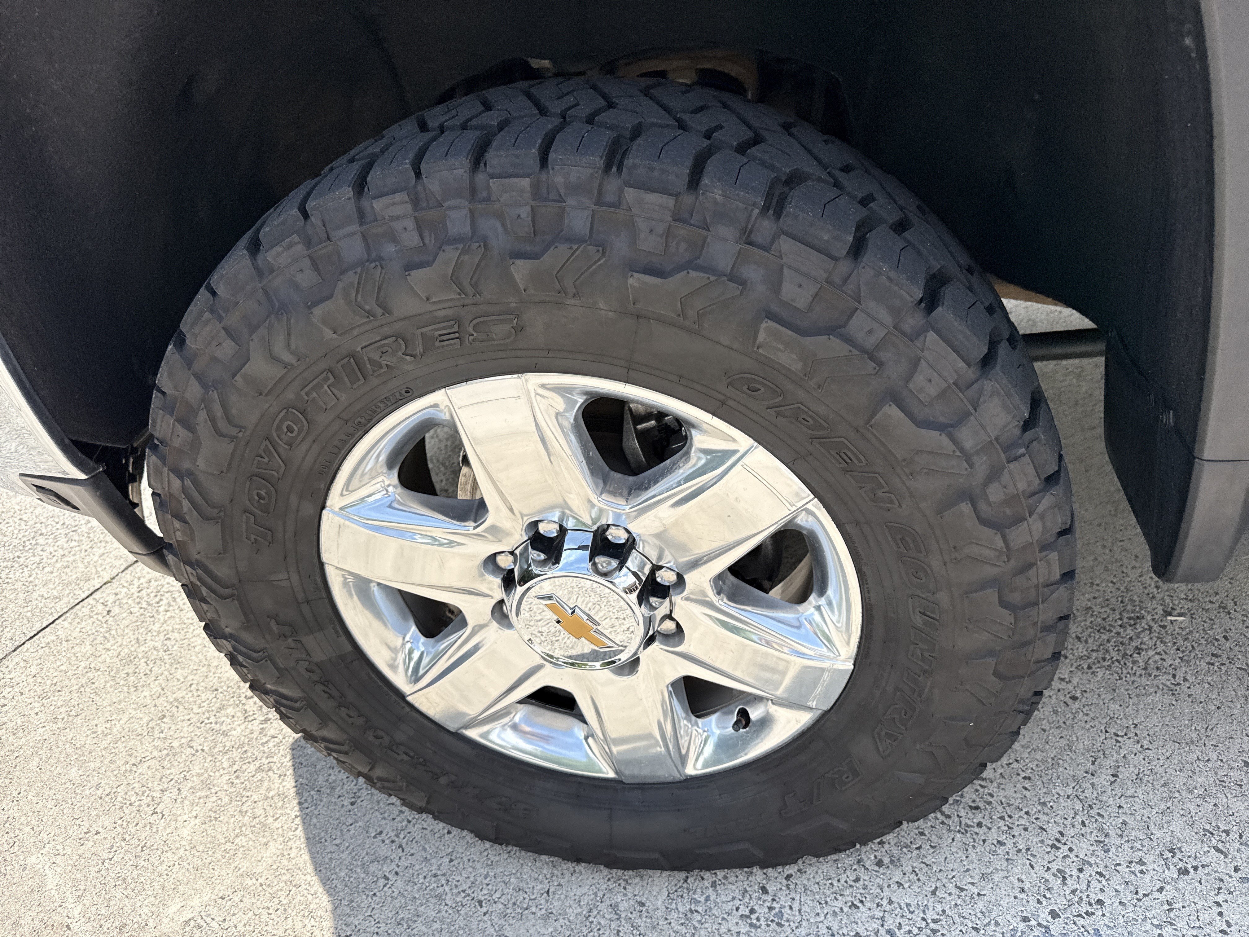 Used 2022 Summit White Chevrolet LTZ image 11