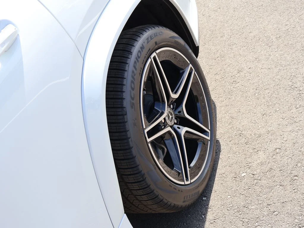 New 2026 MANUFAKTUR Moonlight White Metallic Mercedes-Benz GLS 450 image 40