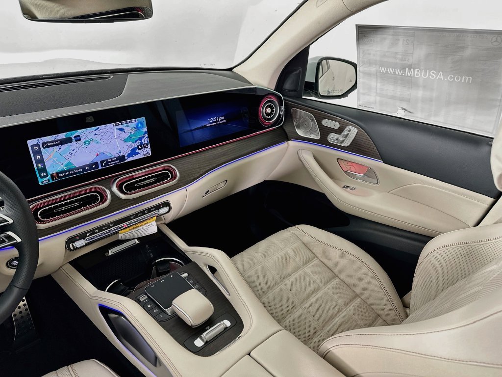 New 2027 MANUFAKTUR Moonlight White Metallic Mercedes-Benz GLS 450 image 25