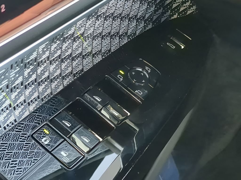 2025 BMW 7 Series 760i - Photo 24