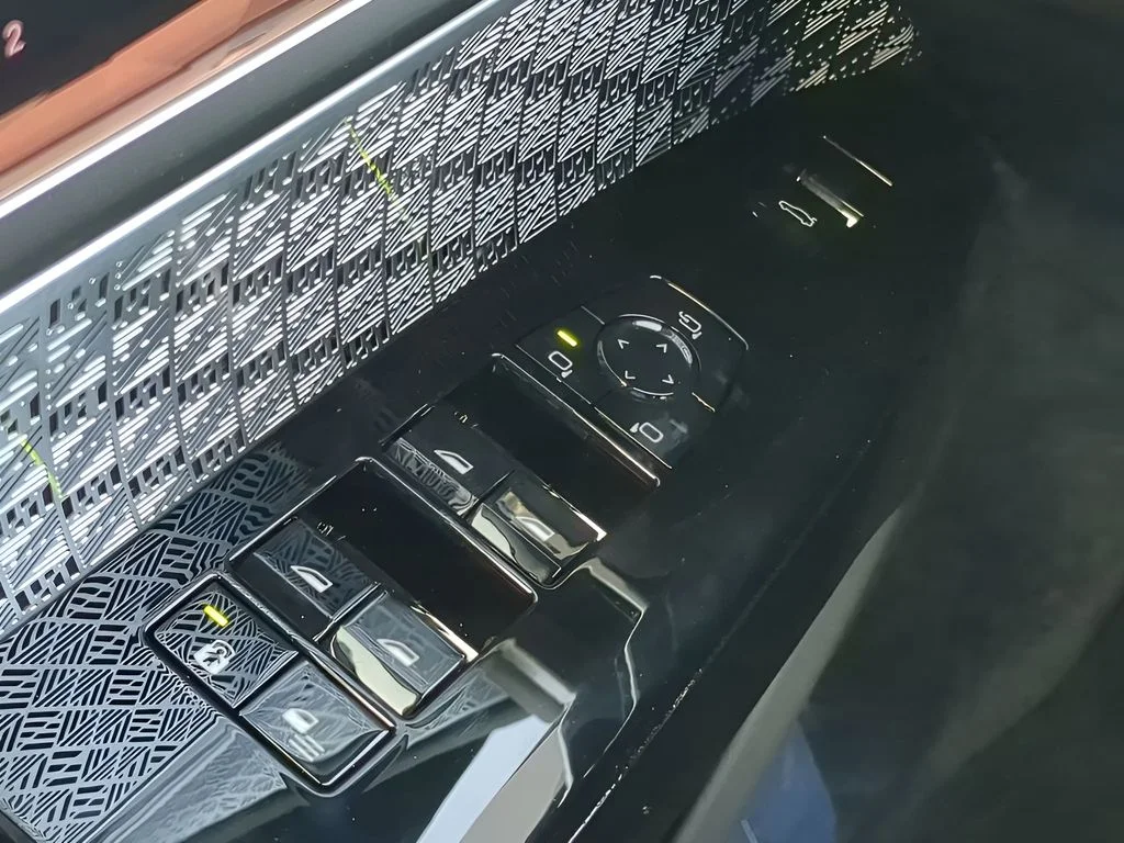 2025 BMW 7 Series 760i - Photo 24