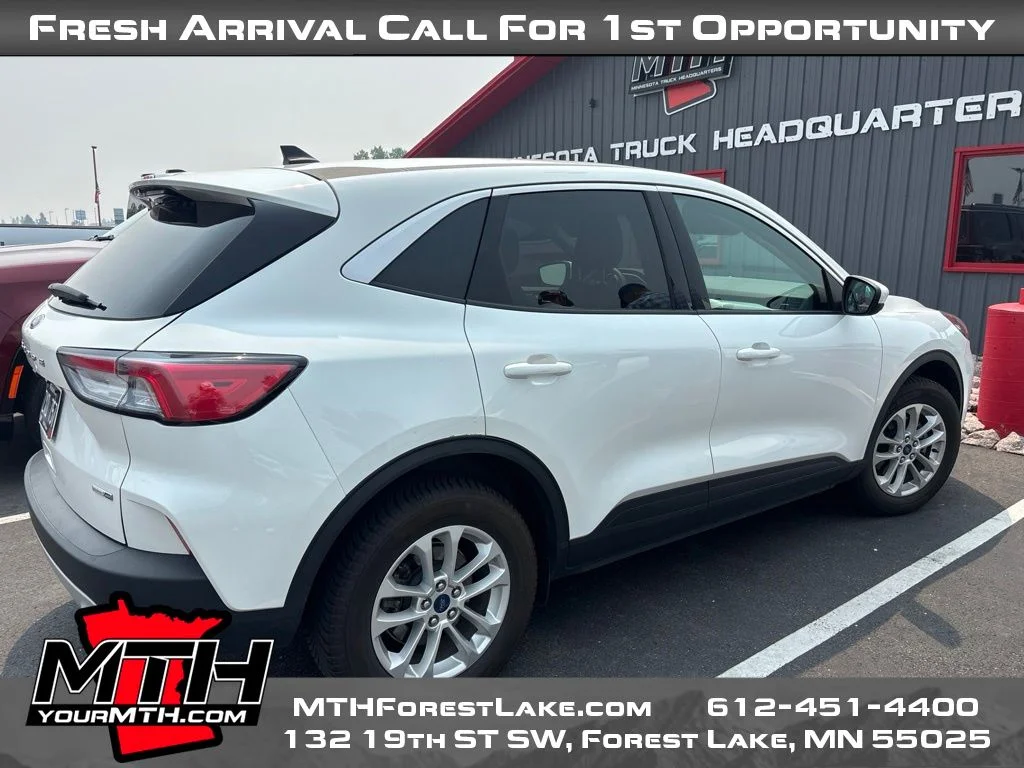 Used 2020 White Ford SE image 3