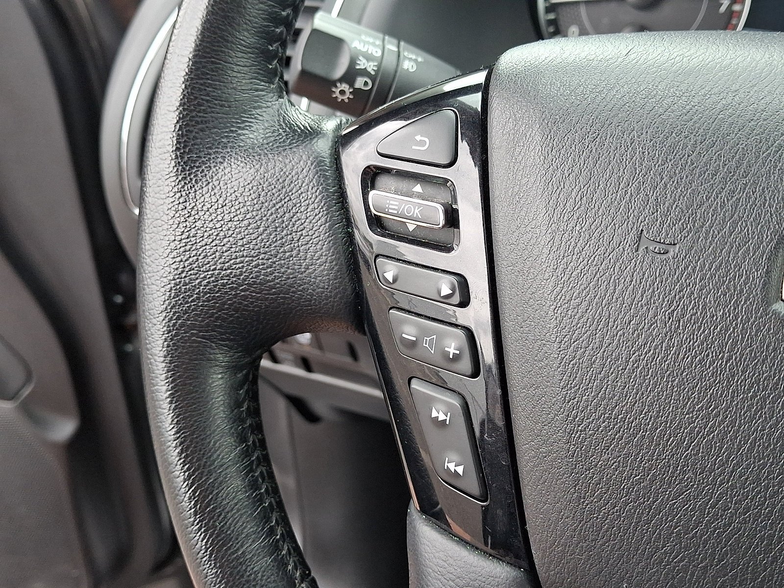 Used 2024 Gun Metallic Nissan SL image 24