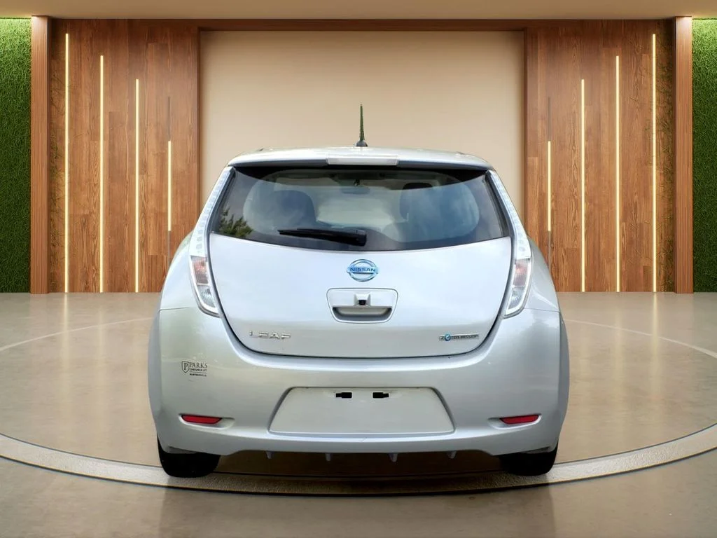 Used 2016 Silver Nissan S image 30