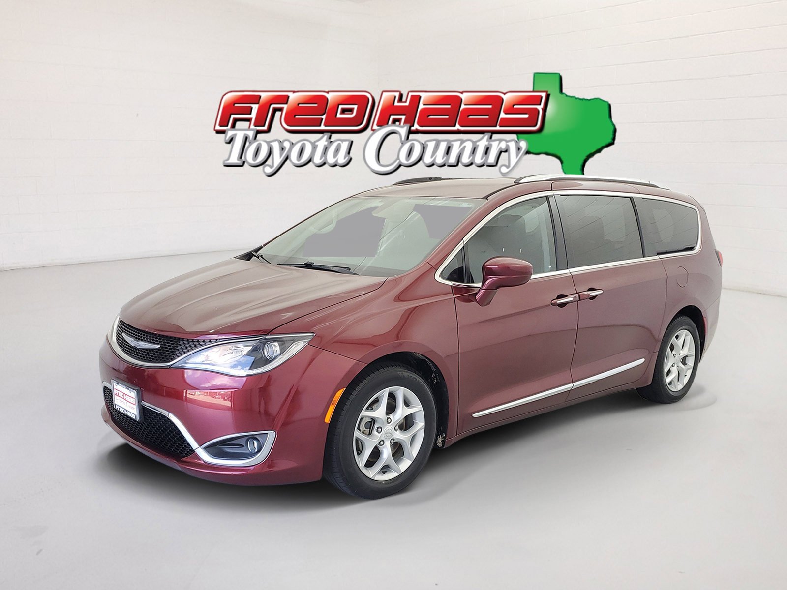 2017 Chrysler Pacifica Touring-L Plus's photo