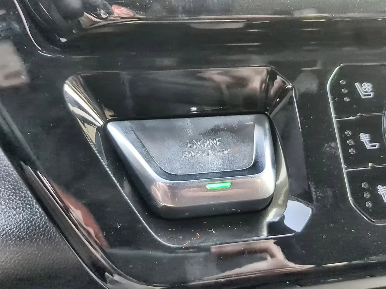 New 2026 Sterling Metallic GMC AT4X image 17