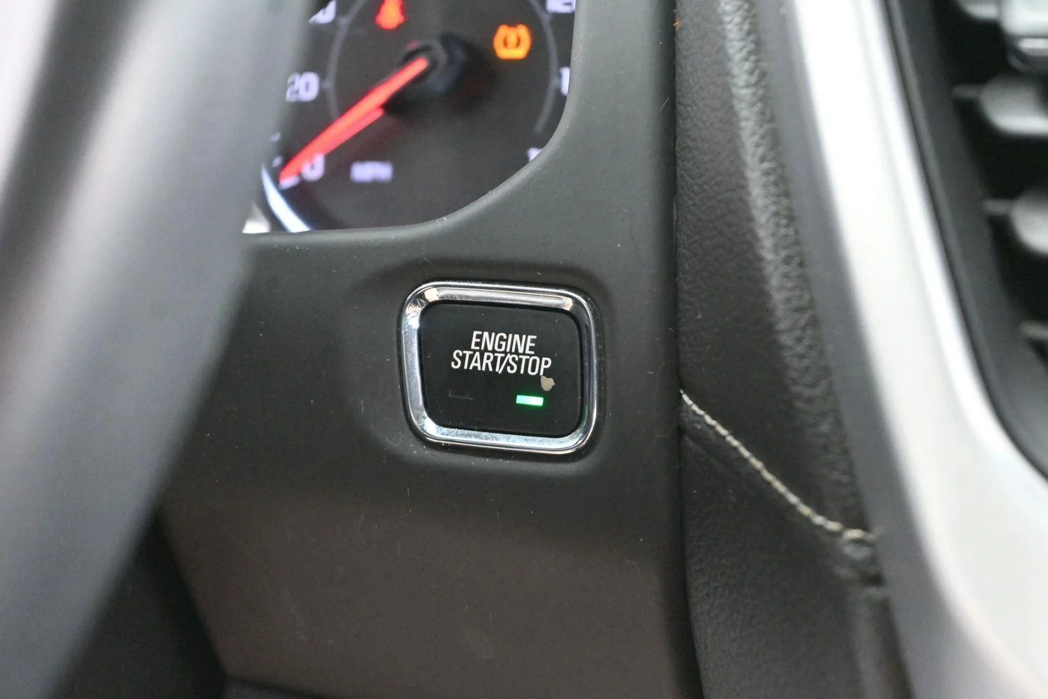 Used 2019 Summit White GMC SLT image 27