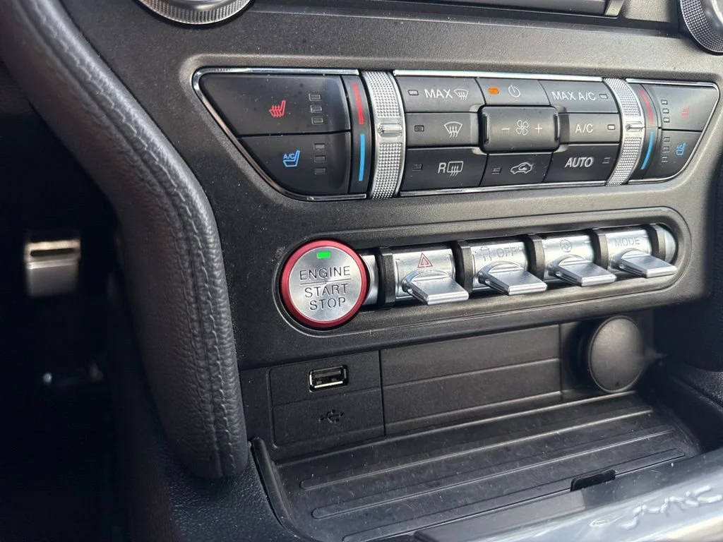 Used 2022  Ford GT image 19