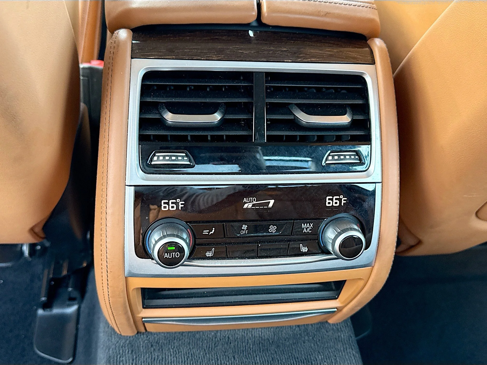 Used 2021 Bernina Grey Amber Effect BMW 750i xDrive image 20