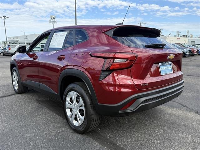 2025 Chevrolet Trax LS photo 4