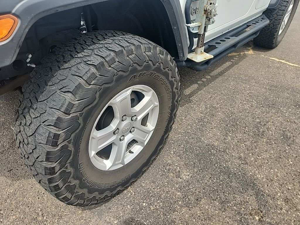 Used 2018 White Jeep Unlimited Sport S image 8