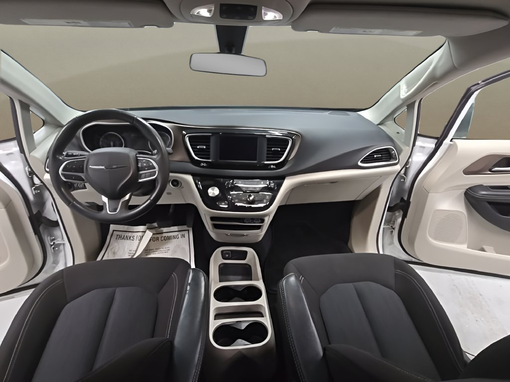Used 2022 White Chrysler LX image 21
