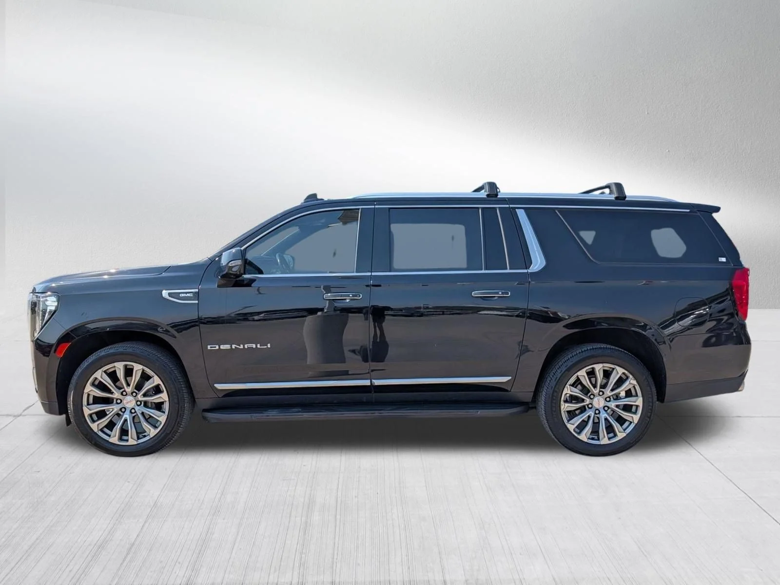 Used 2021 Onyx Black GMC Denali image 2