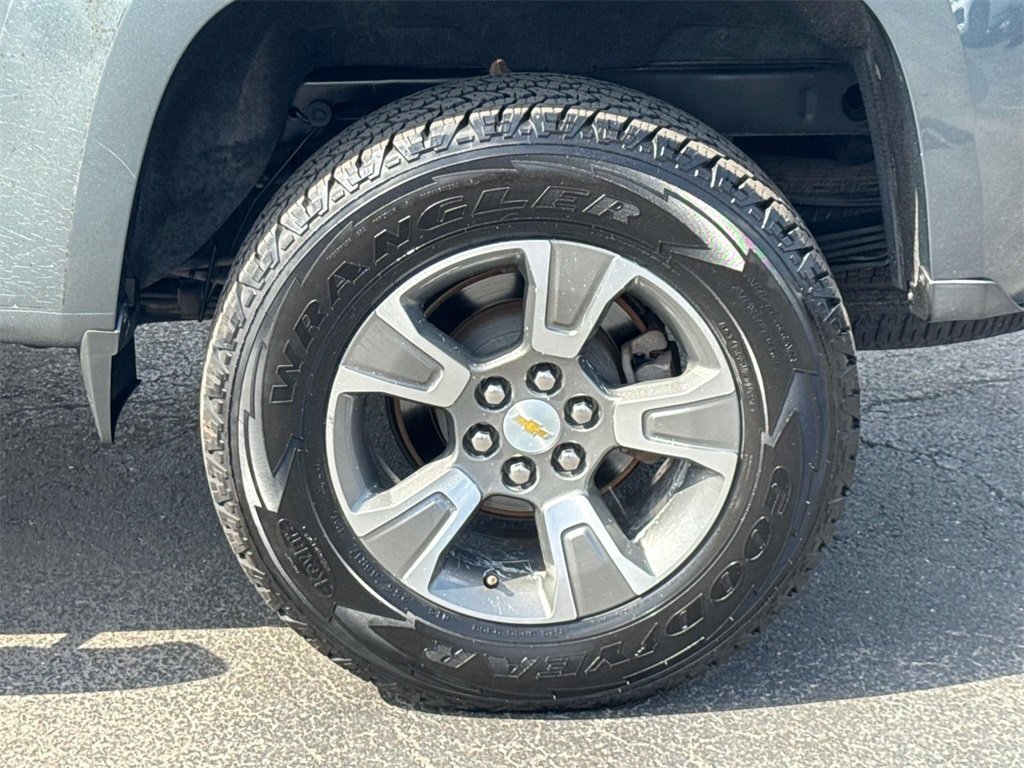 2015 Chevrolet Colorado LT photo 3