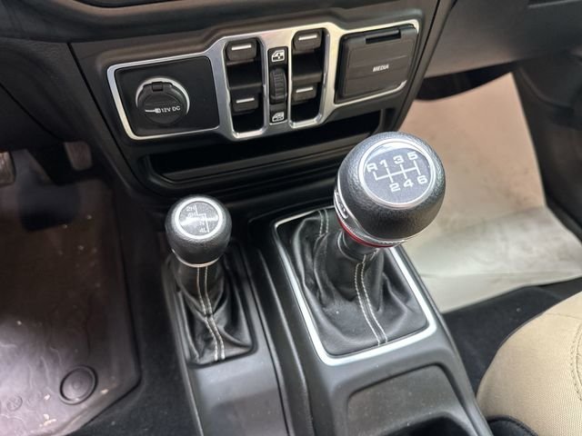 Used 2021 White Jeep Unlimited Sahara image 21