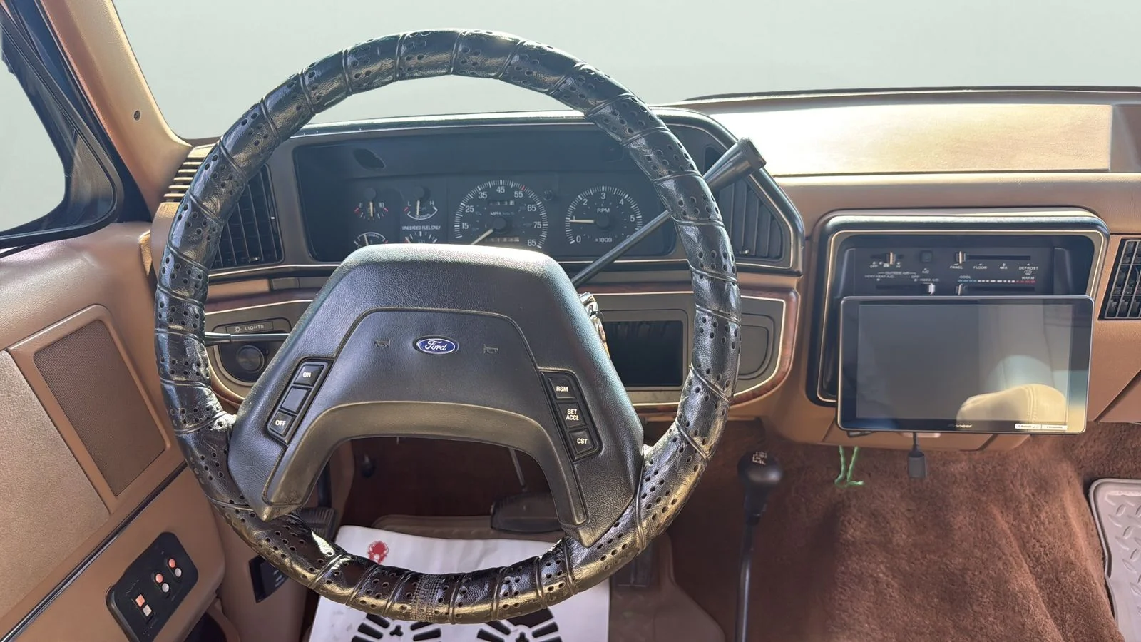 Used 1988  Ford XLT image 64