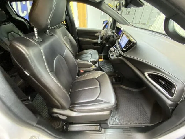 2026 Chrysler Pacifica Select - Photo 26